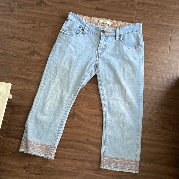 Levi's Denim - Levi’s 542 Pink Embroidered Capri Jeans